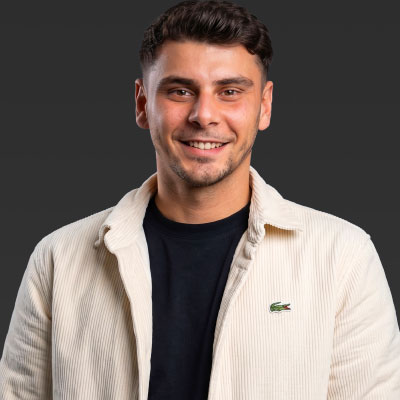Clément conseiller en meuble de salle à manger