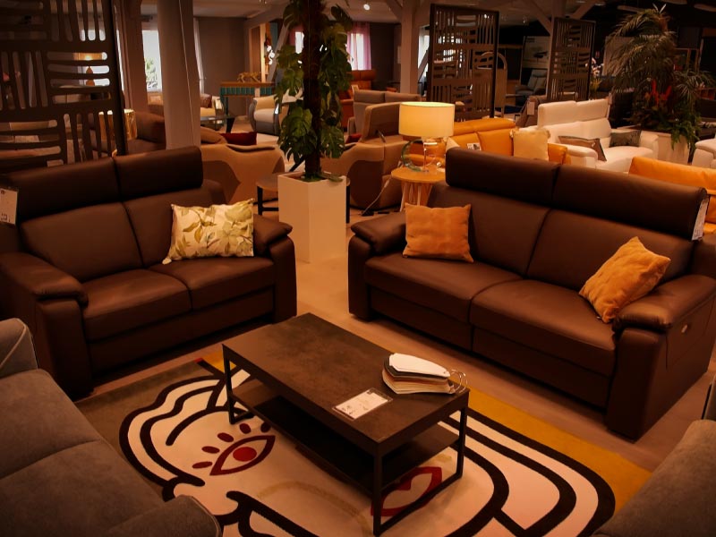 Vue showroom canapé magasin de meuble Calais