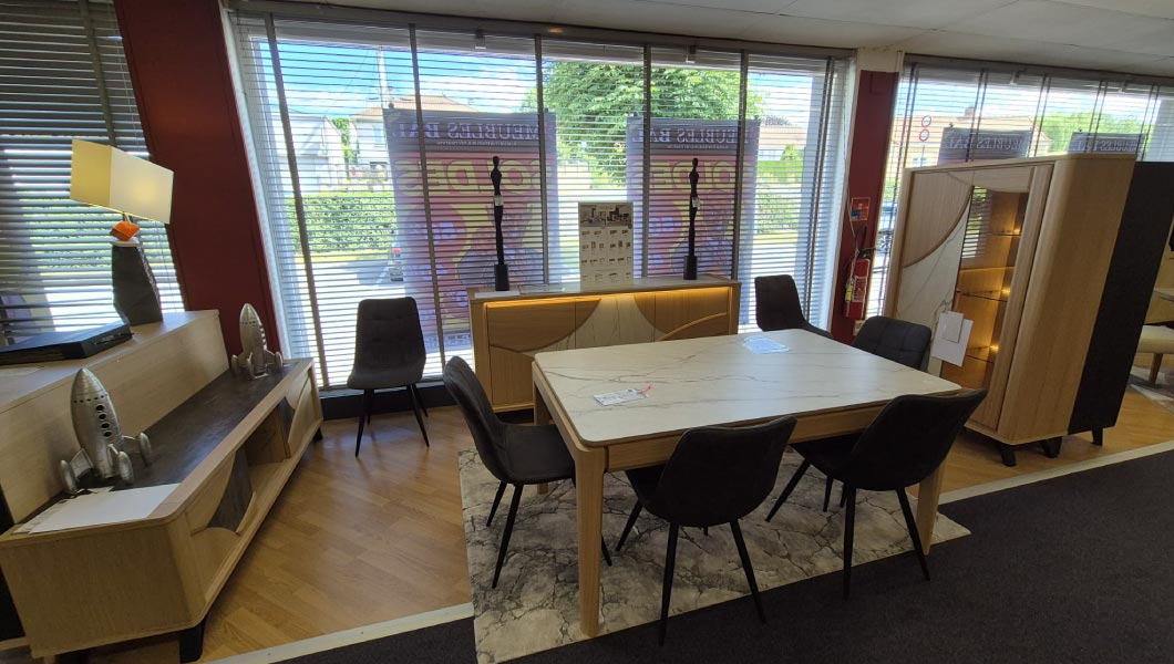 Ensemble De Mobilier Et Decoration De Salle A Manger