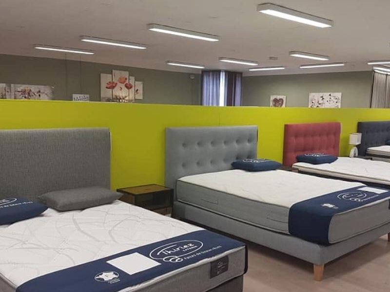 Espace literie du showroom Meubles Bal, proche Hazebrouck