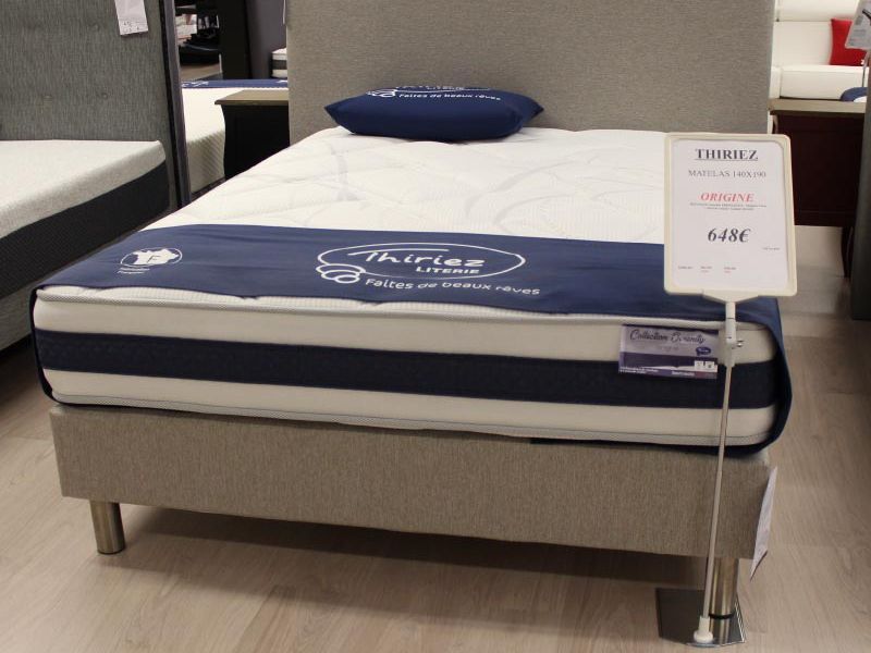 Espace literie du showroom Meubles Bal, proche Aire-sur-la-Lys