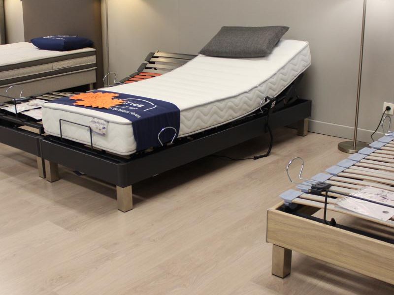 Espace literie du showroom Meubles Bal, proche Cassel
