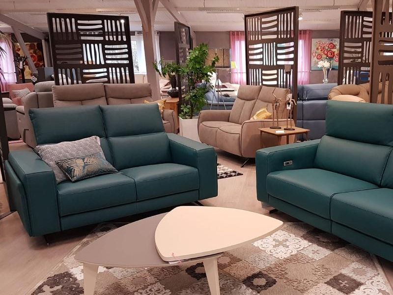 Espace canapés du showroom Meubles Bal, à 45 minutes d'Hazebrouck